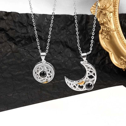 COLLIER SOLEIL ET LUNE, 2 PIÈCES « LOVE YOU » EN 100 LANGUES.