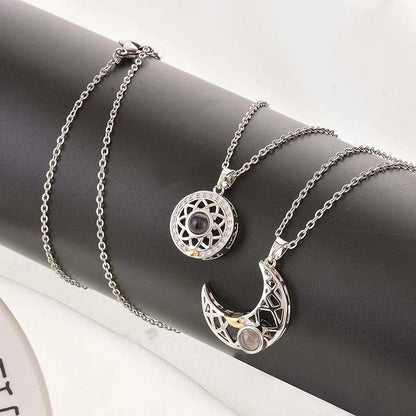 COLLIER SOLEIL ET LUNE, 2 PIÈCES « LOVE YOU » EN 100 LANGUES.