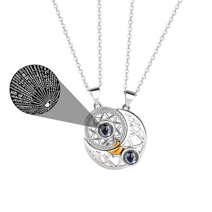 COLLIER SOLEIL ET LUNE, 2 PIÈCES « LOVE YOU » EN 100 LANGUES.