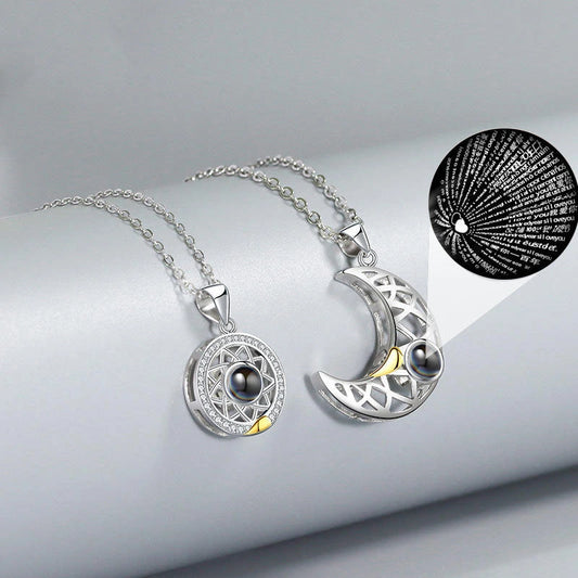 COLLIER SOLEIL ET LUNE, 2 PIÈCES « LOVE YOU » EN 100 LANGUES.