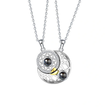 COLLIER SOLEIL ET LUNE, 2 PIÈCES « LOVE YOU » EN 100 LANGUES.