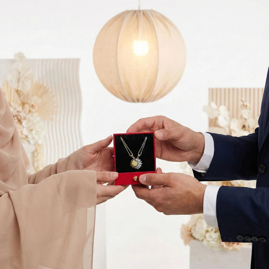 BOITE SPHÈRE MAGIQUE ROUGE AVEC COLLIER SOLEIL ET LUNE