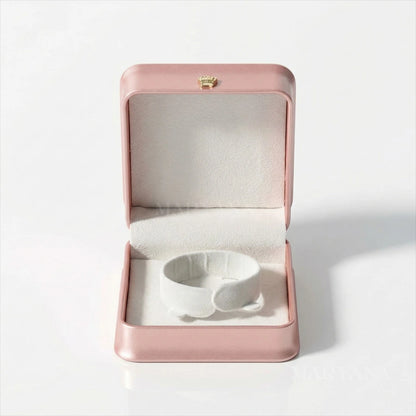 BOÎTE EN ROYAL ROSE AVEC GOURMETTE CŒUR ROSÉ ÉTERNEL